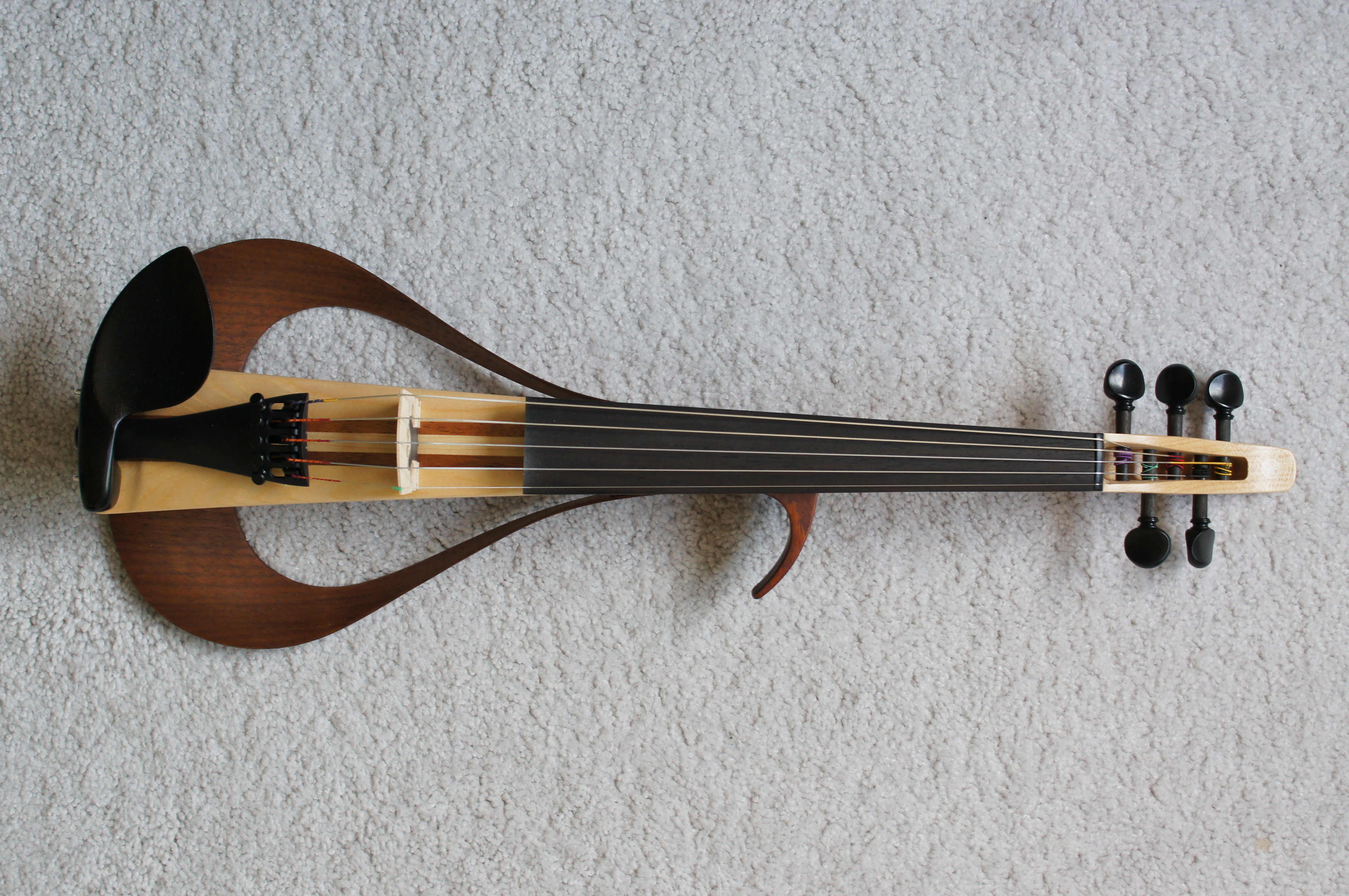 Review: Yamaha YEV-105 electric violin – Squirrel